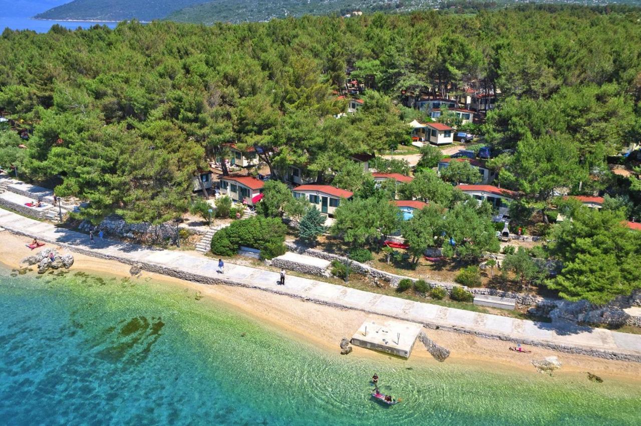 Mobile Homes In Camp Kovacine, Cres, With Long Pebble Beach Екстериор снимка