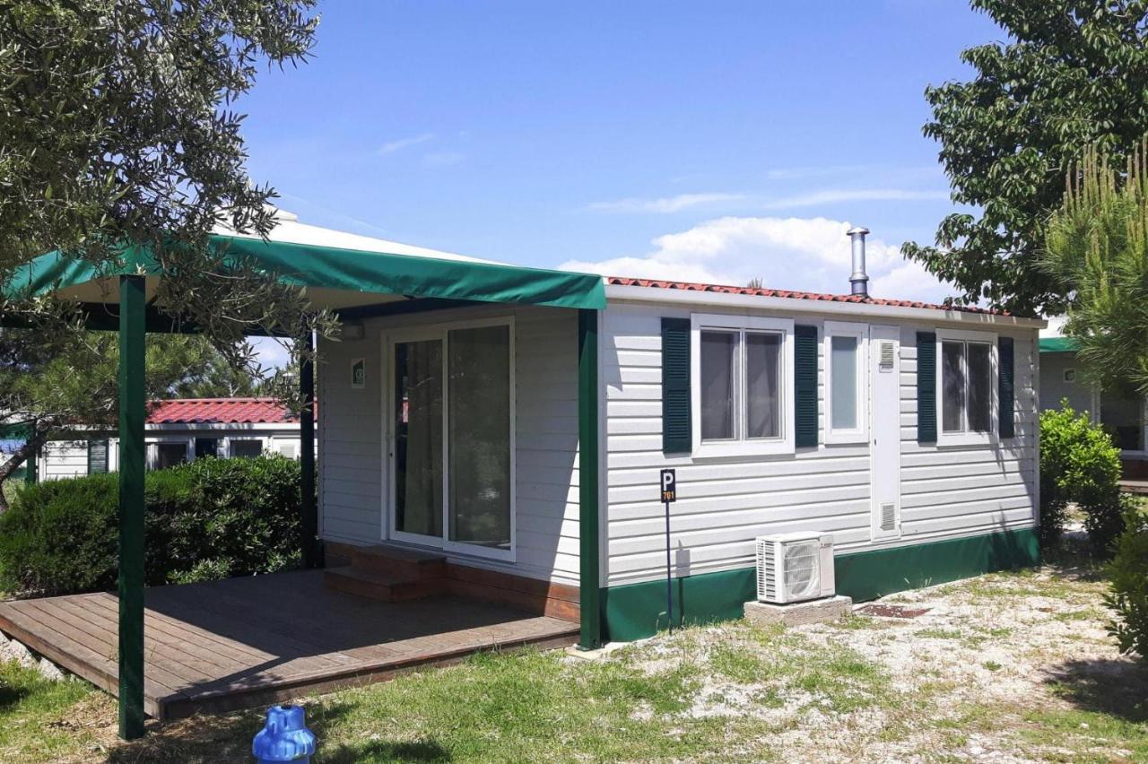 Mobile Homes In Camp Kovacine, Cres, With Long Pebble Beach Екстериор снимка